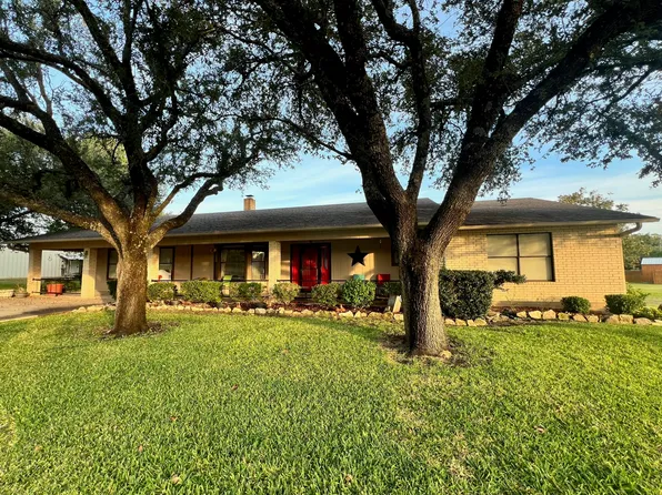 113 Bogey Cir, Comanche, TX 76442