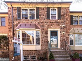 2863 Sutton Oaks Ln, Vienna, VA 22181