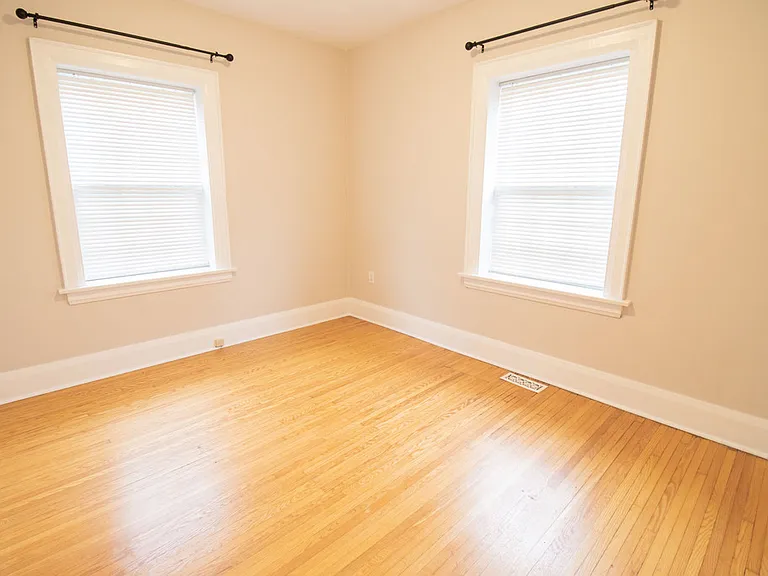 416 Niagara St — Photo 12