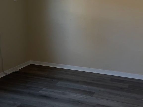 3rd image of 320 W 20th St #1