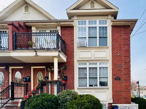 60-60 88th Pl, Queens, NY 11378