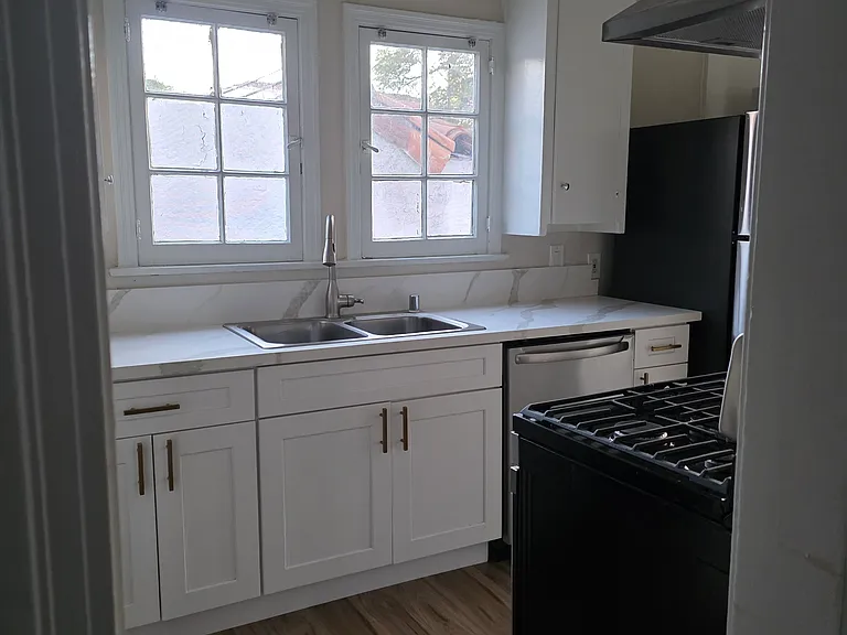 703 W Graham Ave #C — Photo 7
