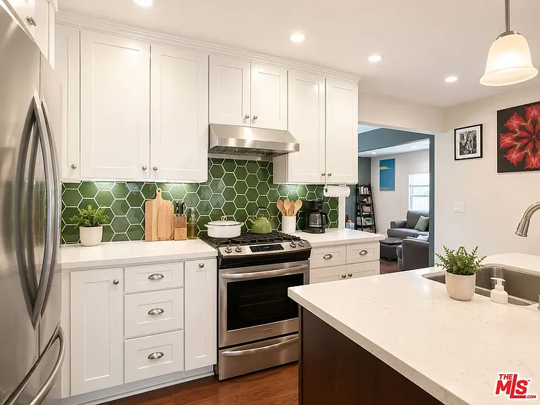 6525 Wilkinson Ave — Photo 13