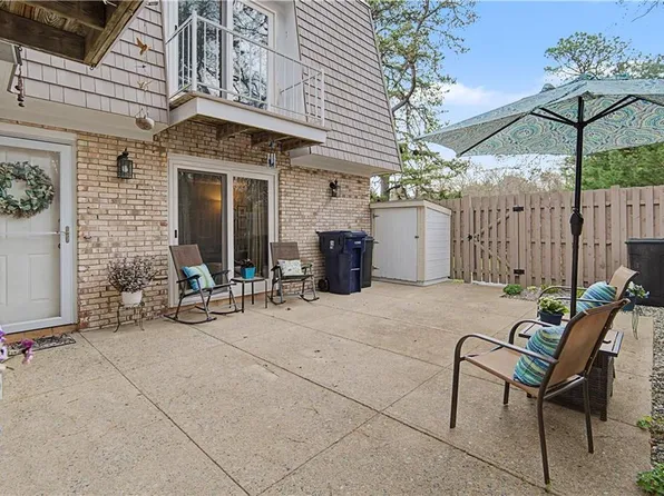 19 Caddy Rock Rd APT A, North Kingstown, RI 02852