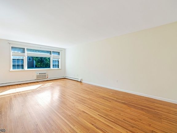 3rd image of 605 Grove St BLDG H #1