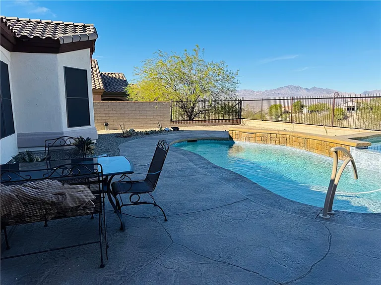 2853 Esmerelda Dr — Photo 24