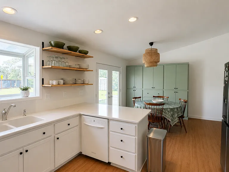 704 W 45th Pl — Photo 8