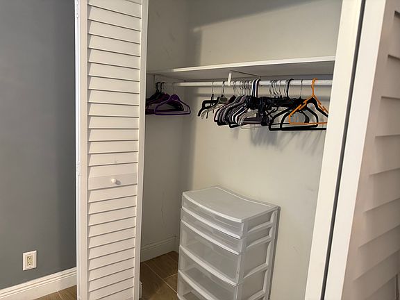 2nd image of 5307 SW 40th Ave