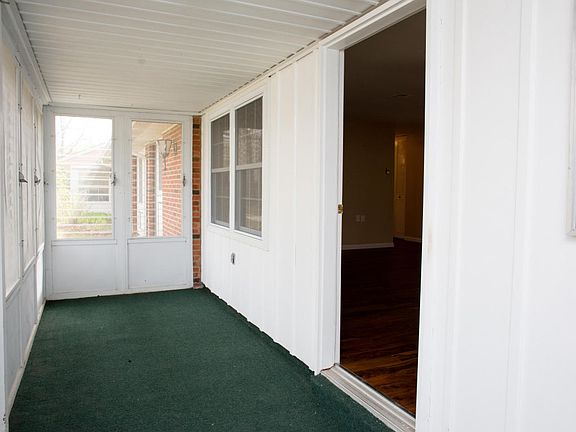 4th image of 120 Edinburgh Ln #C