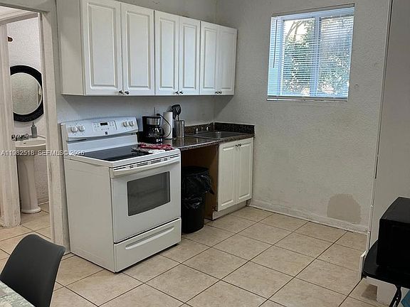 3rd image of 1021 NW 3rd St APT 201