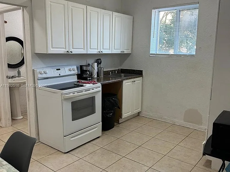 1021 NW 3rd St #201 — Photo 3
