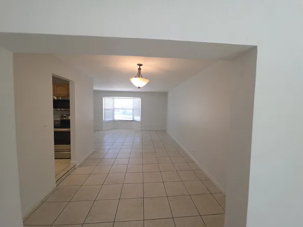 6778 NW 1st Ct, Pompano Beach, FL 33063