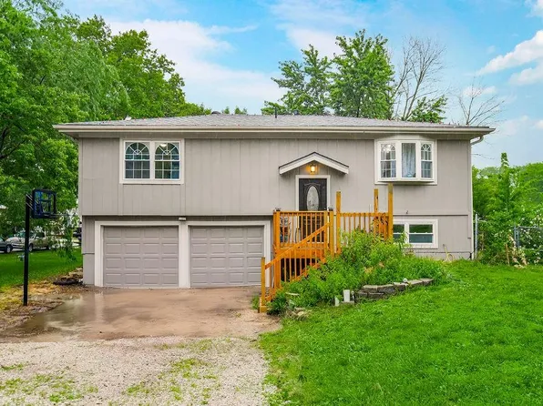 410 W King St, Spring Hill, KS 66083