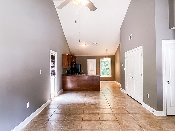4th image of 1613 Oxford Pl