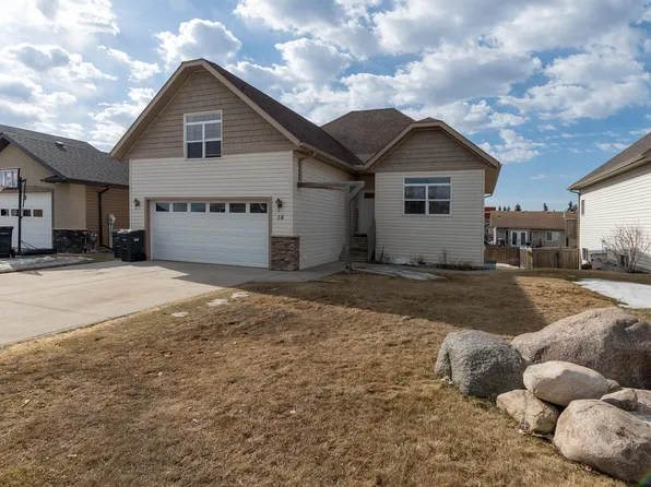 18 Fir Ct, Cold Lake, AB T9M 0A8