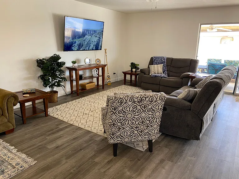 2834 Holiday Dr — Photo 17