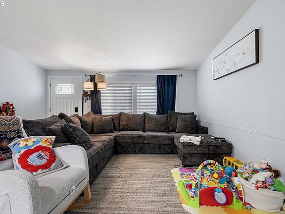 5th image of 518 Scotts Glen Dr