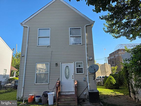 4th image of 1206 Parrish St