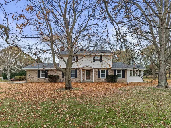 N53W35963 West Lake Drive, Oconomowoc, WI 53066