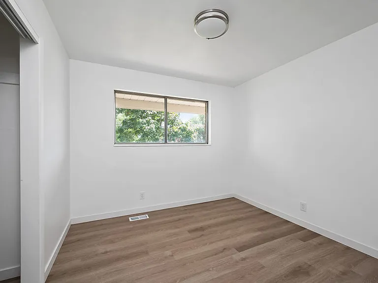 11044 S Temple Dr — Photo 16
