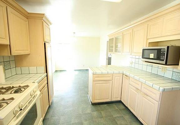 3rd image of 17636 Vineyard Rd