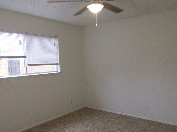 5th image of 422B Chisholm Valley Dr #B