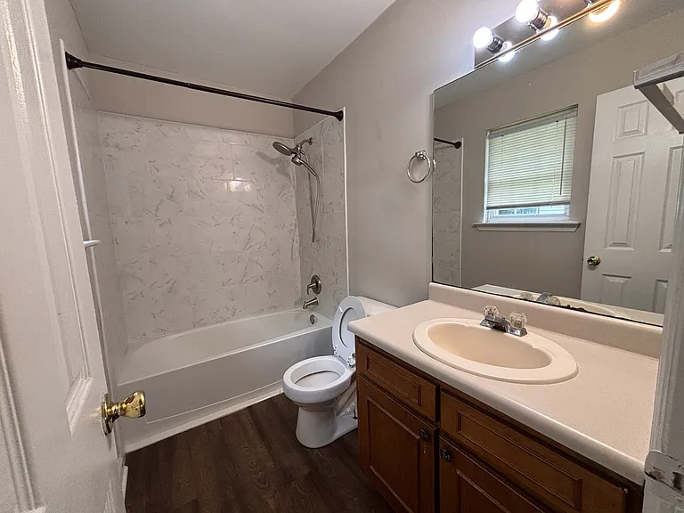 201 Maderia Ct — Photo 8