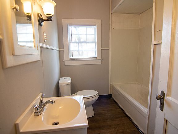 2205-Stanton-Street-bathroom_03032025
