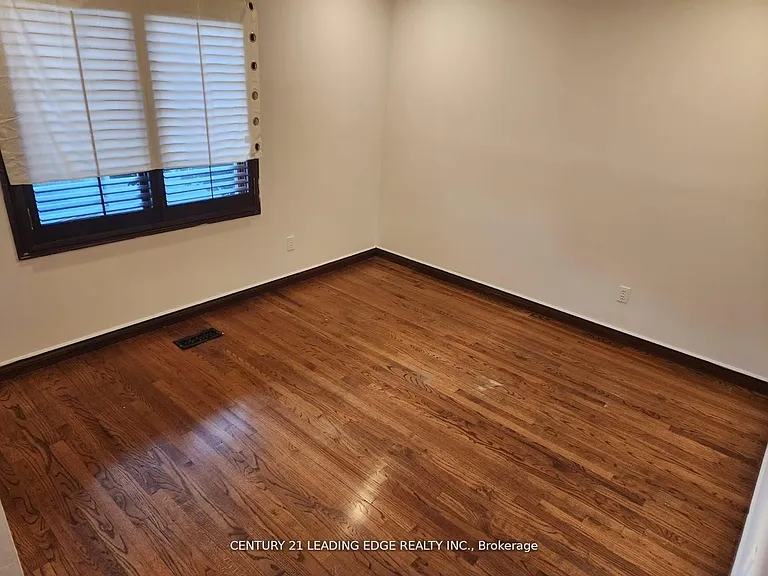 11 Westlawn Dr — Photo 16