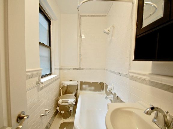 5th image of 66 Saint Nicholas Pl APT A3