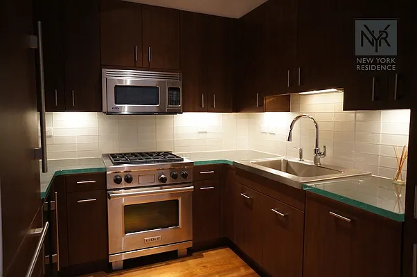 Sold by New York Residence | media 22