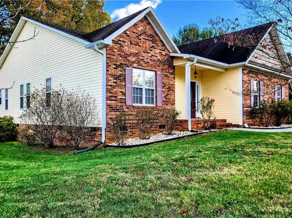 4916 Bent Tree Way, Yadkinville, NC 27055