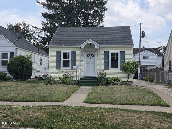 3rd image of 2517 Ivy Pl