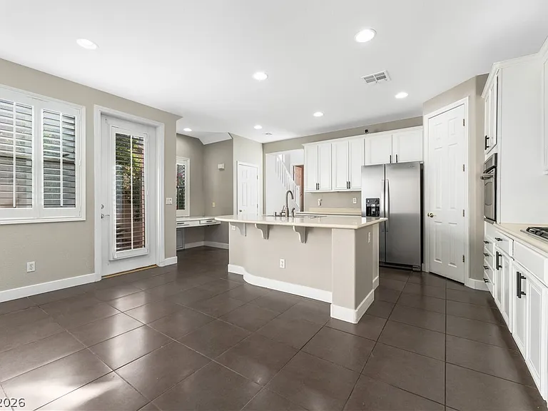 2348 Brooklyn Bridge St — Photo 9