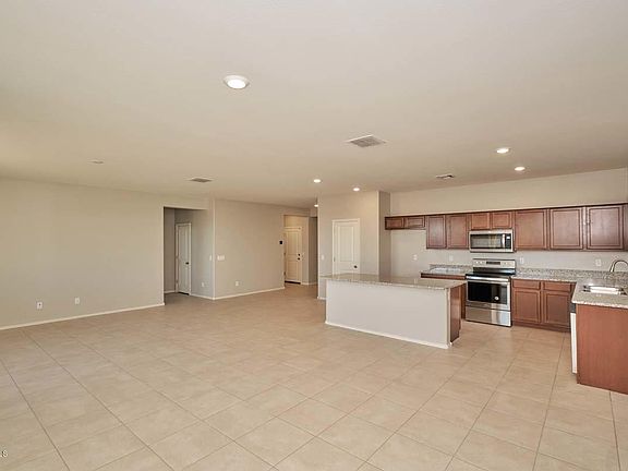 4th image of 40775 W James Ln