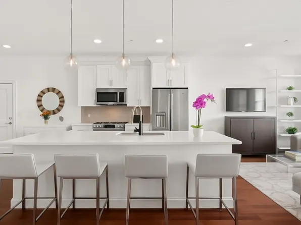 170 W Broadway Unit 308, Boston, MA 02127