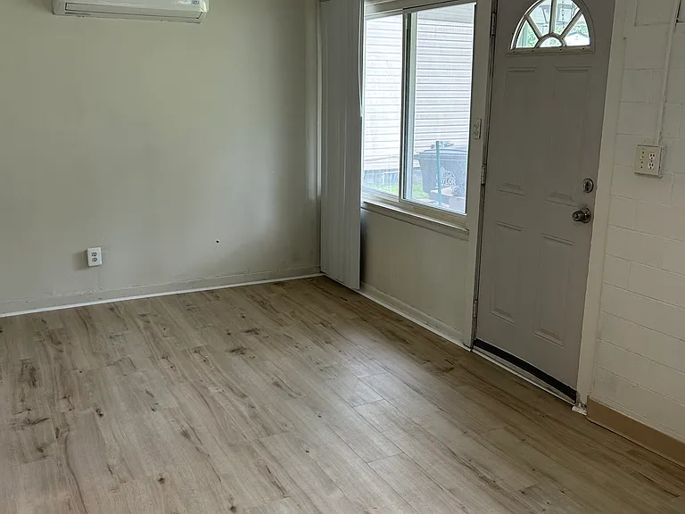 11725 Syracuse St — Photo 6