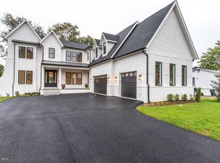 2517 Flint Hill Rd, Vienna, VA 22181