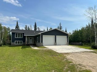 56626 Birchwood Dr, Warroad, MN 56763
