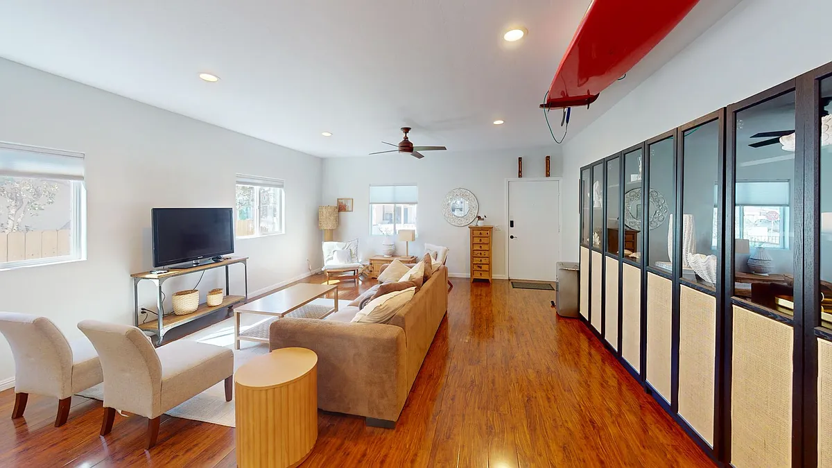 Building Photo - 213 Evergreen Ave
