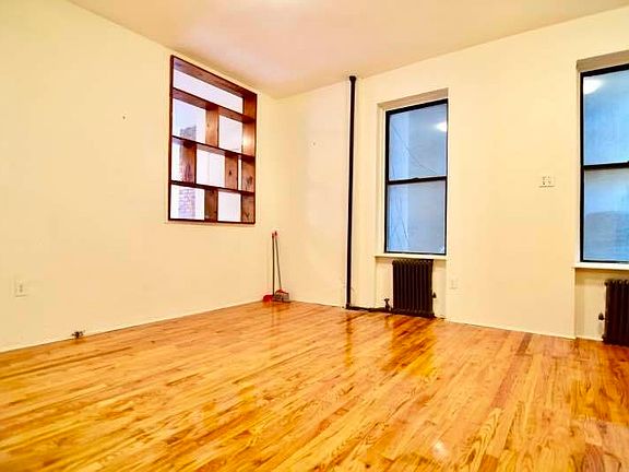 3rd image of 13 Prince St #13