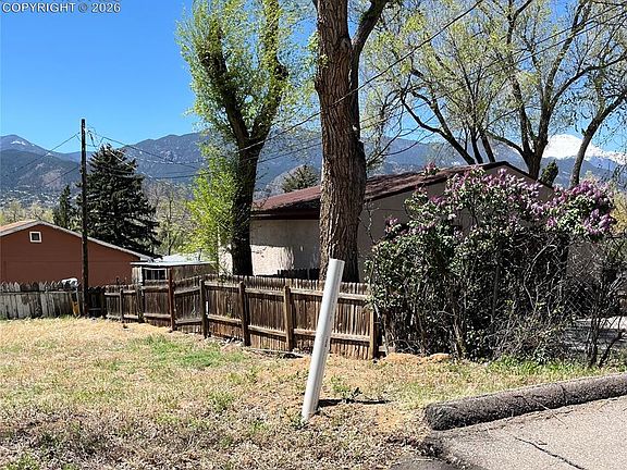 3rd image of 1318 W Platte Ave