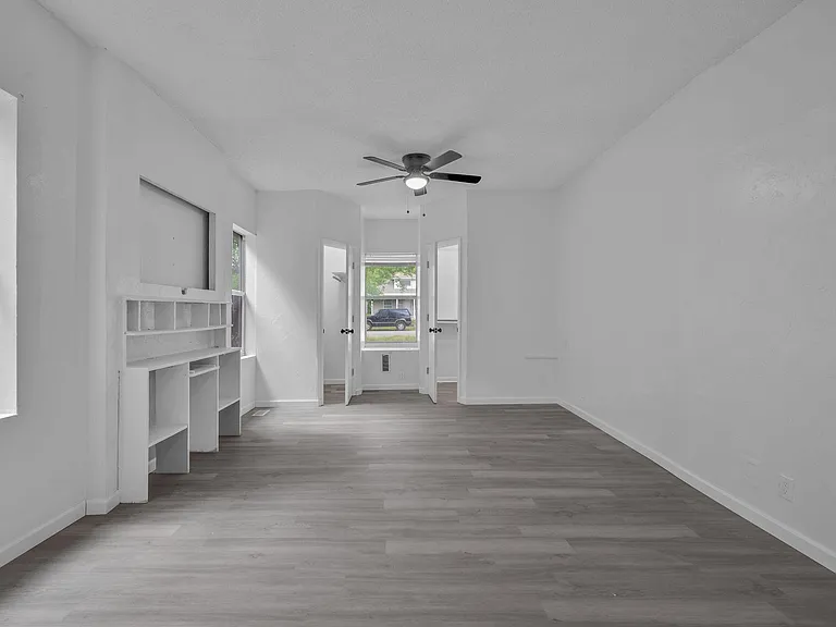 1128 W Broadway St — Photo 2