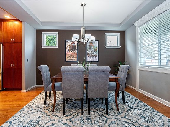 4th image of 3207 Maplewood Circle NE