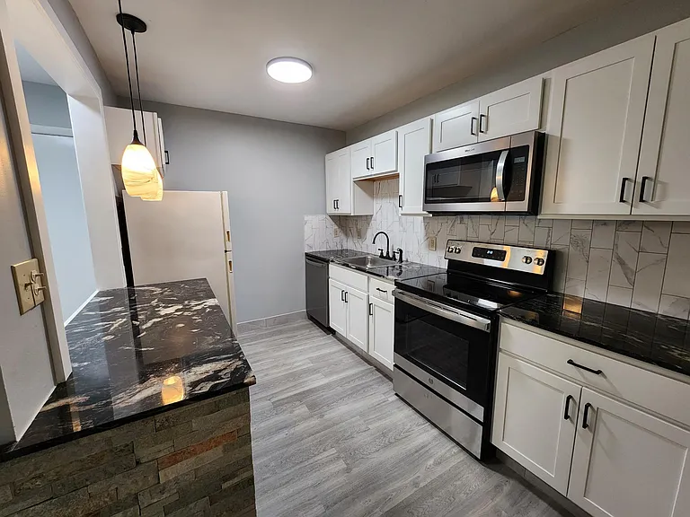 105 Herkimer St #17 — Photo 1