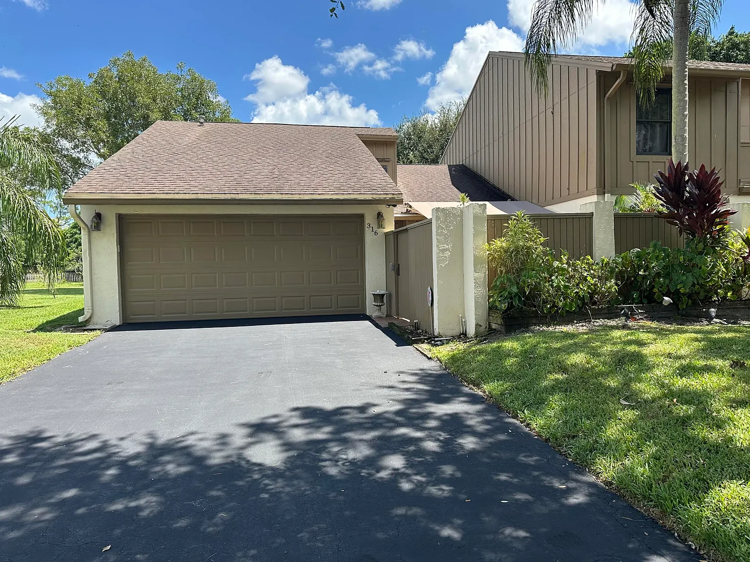 2 bed, 2.0 bath, 1092 sqft, $5,000 — Photo 1