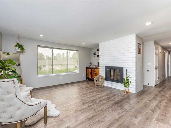 3rd image of 1509 Cimarron Ave