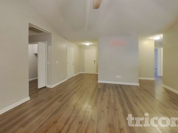 3rd image of 204 Pine Loop Dr