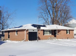 403 S Walnut St, Altona, IL 61414