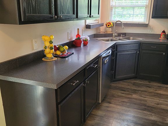 4th image of 701 Summersby Ln